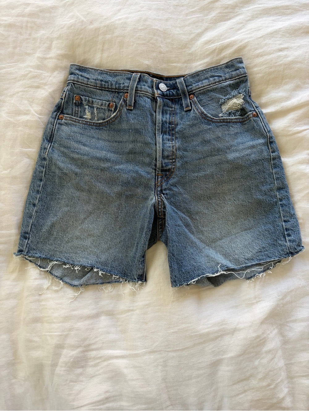 Levi’s 501 women’s shorts - size 26